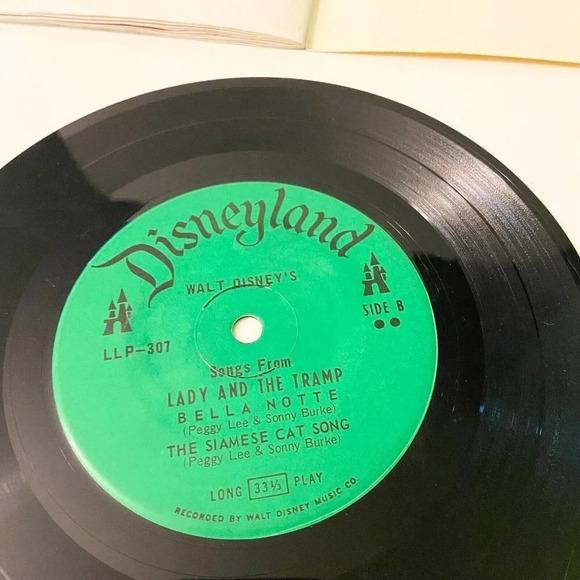 Vintage 1965 Disney Lady  and the Tramp 7 Inch Record and Book - Picture 13 of 15